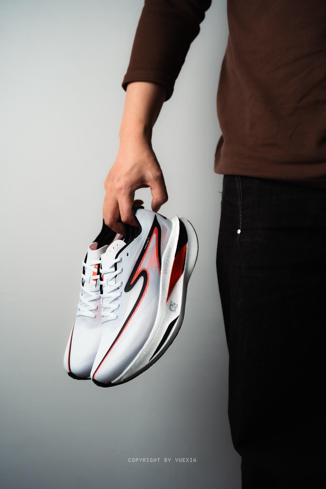 颜值依旧出色 性能稳定可靠的竞速跑